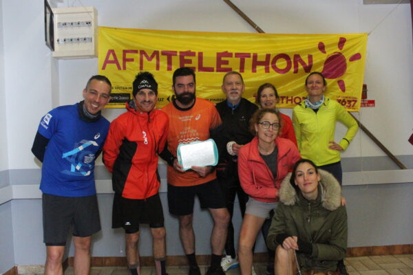 Cette image représente une équipe de running pour le téléthon, Remember et Courir Par Tous Les Thaon pour le Téléthon 